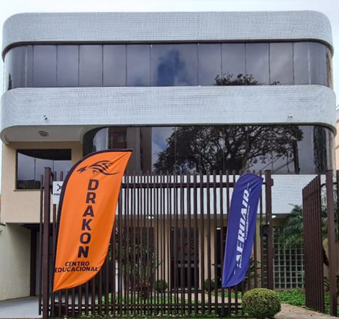 Fachada da escola de aviação Drakon Aero